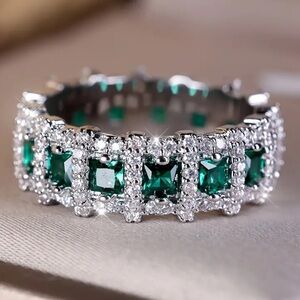 Eternity 18k White Gold Emerald Green Gemstone Ring